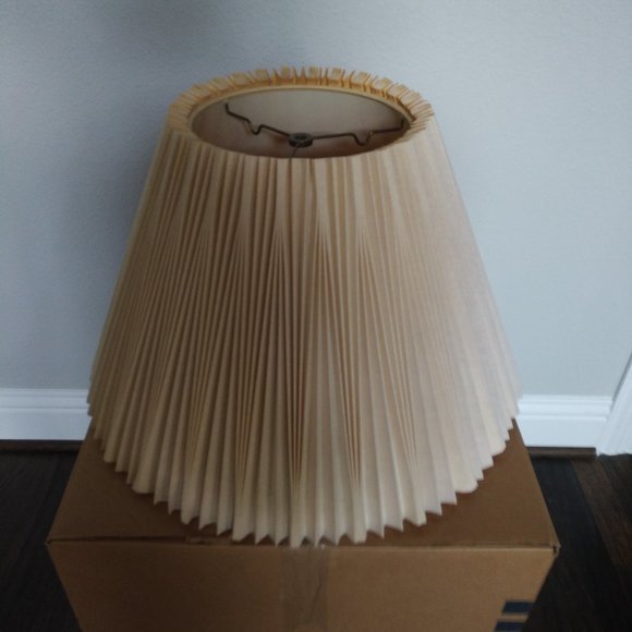 LARGE 18" W BOTTOM x 9" W TOP x 12" H BEIGE HARD PLEATED SHADE WITH BRAS… - Picture 6 of 12